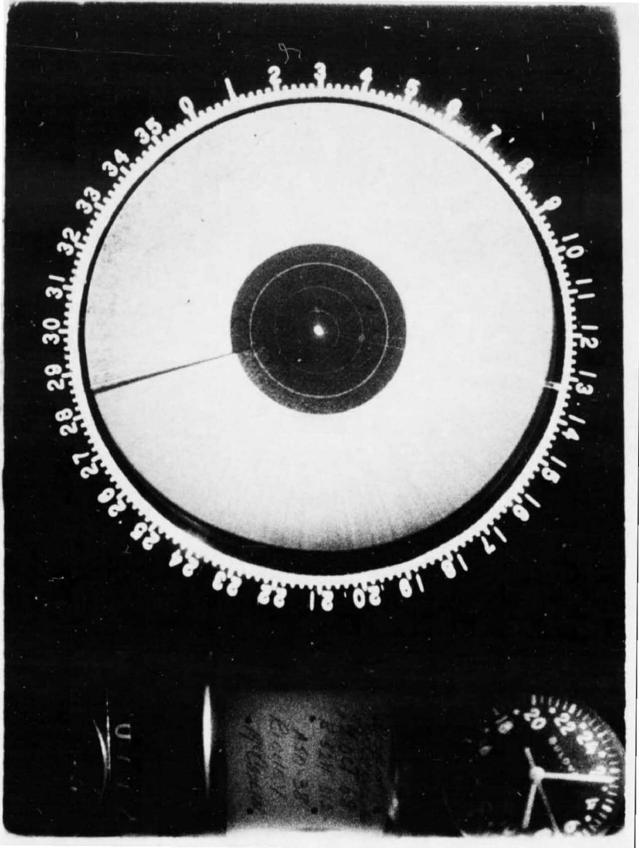 Fotografia do Project Blue Book da tela do radar meteorológico do B-52 no caso Minot de 1968