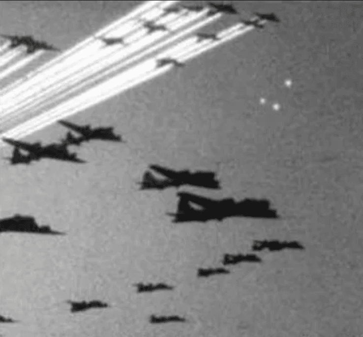 Imagen de dominio público de la Fuerza Aérea de los Estados Unidos asociada con cuentas de foo-fighter de 1944
