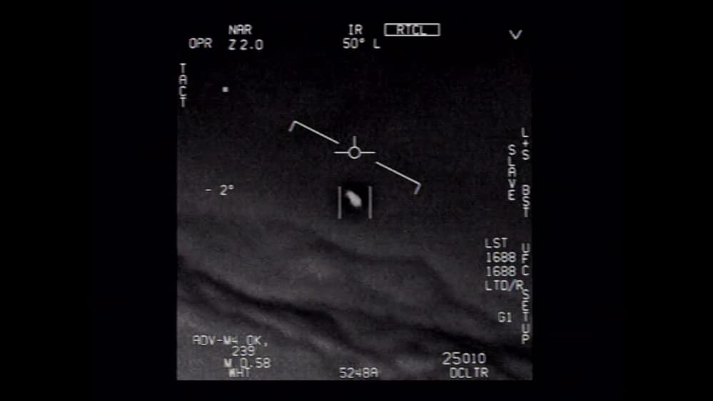 Fotograma del vídeo infrarrojo GIMBAL publicado por el Comando de Sistemas Aéreos Navales