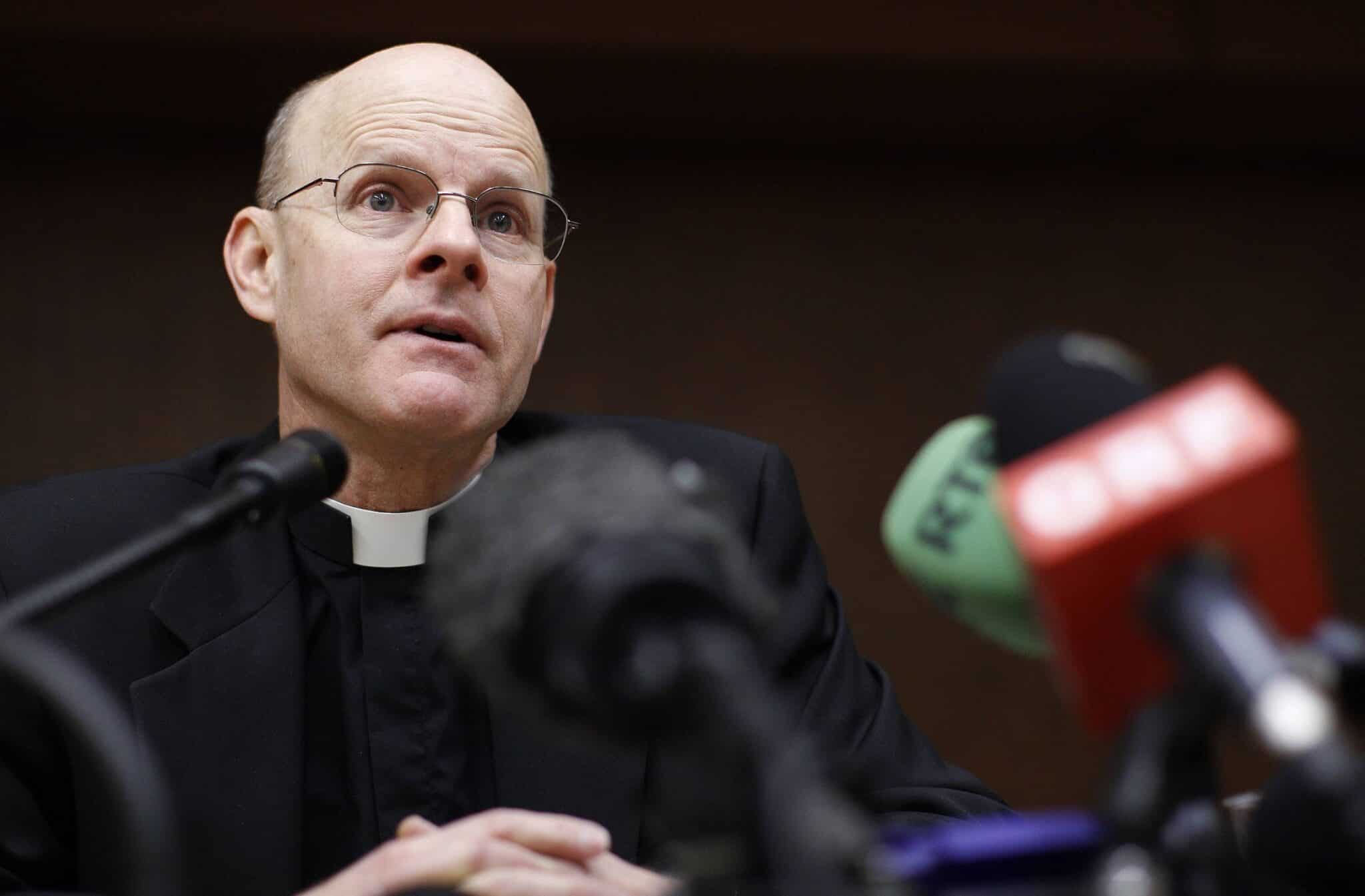 Cardenal de Washington dice que la expulsión de exorcistas no fue un juicio sobre los ovnis