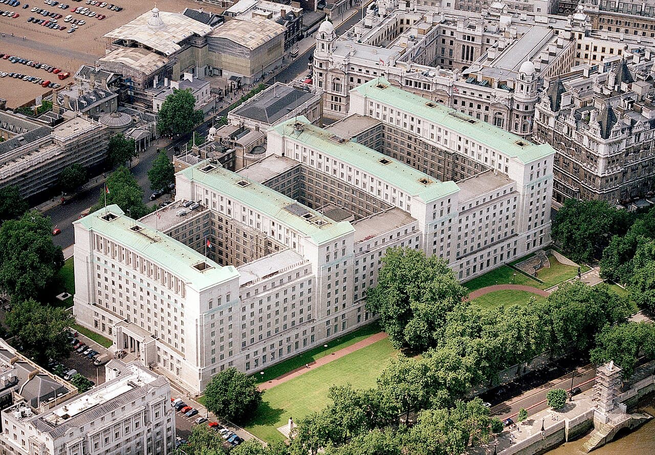 英国防省、UFOファイル再調査の要請を拒否