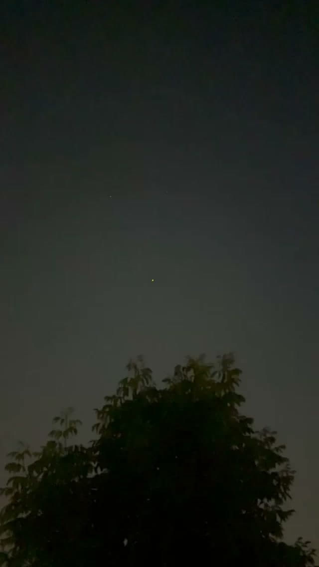 Bright moving light filmed for two minutes over Hillsboro, Oregon
